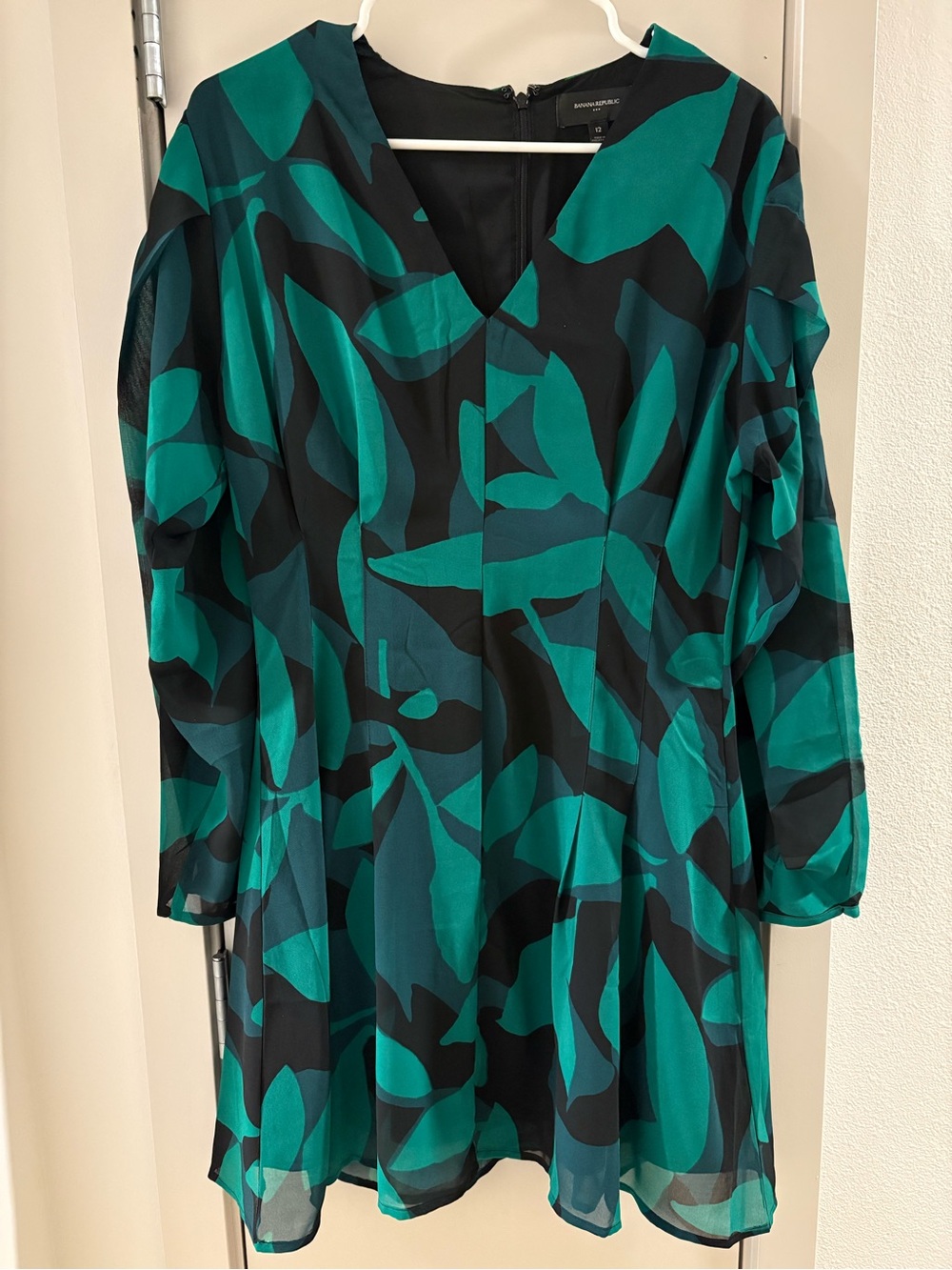 Banana Republic Teal and Black V-Neck Printed Dress